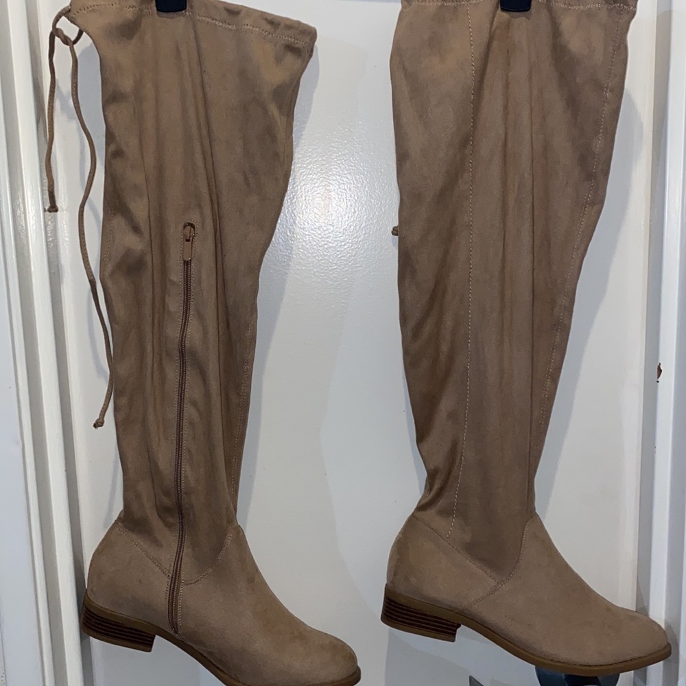 Torrid Size 11 Over Knee